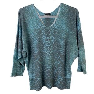 Nally & Millie Printed V-Neck Top Sweater